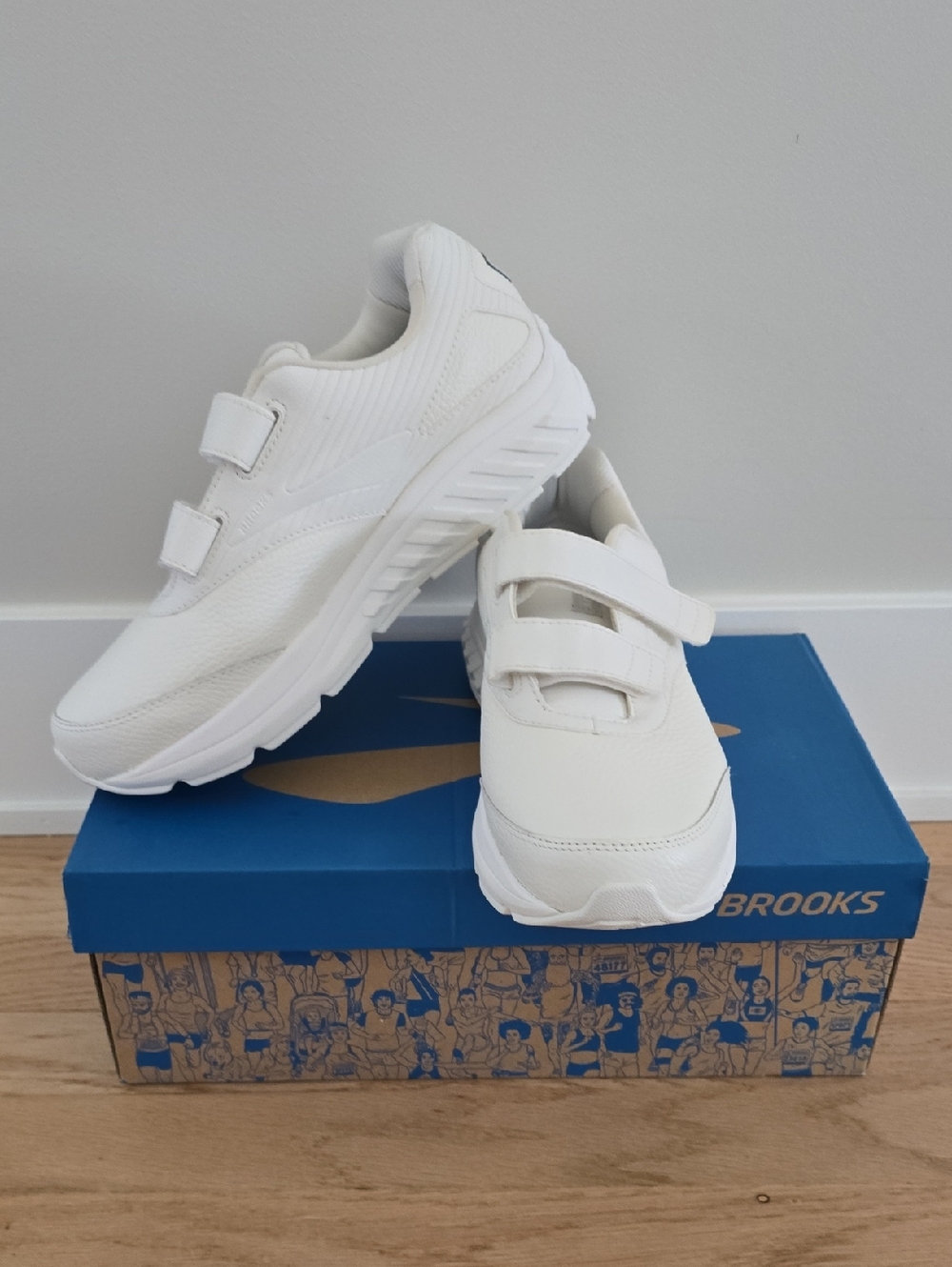Brooks Addiction Walker V-Strap 2 men's sneakers size 10